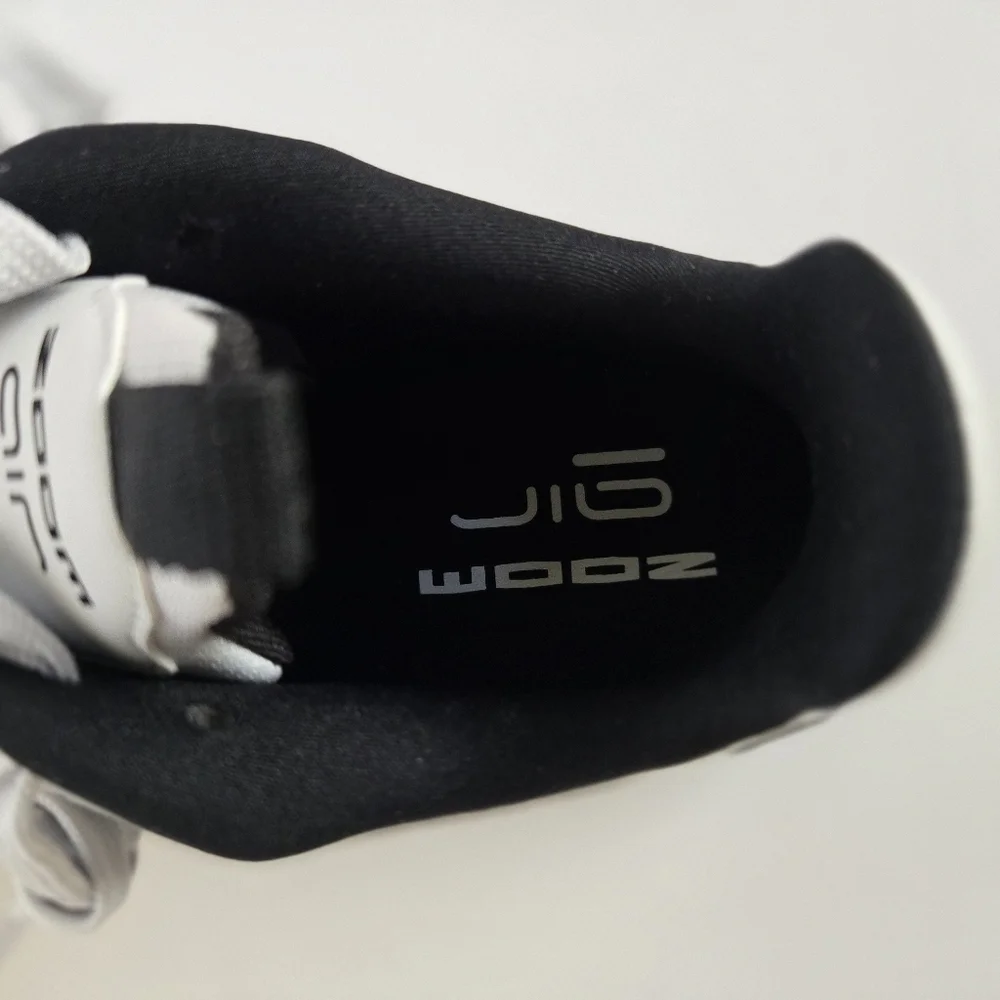 NEW, Nike Zoom Air Sneakers in Black and White.Size 7 1/2
